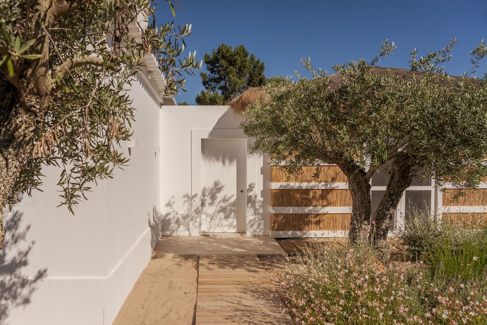 Wooden Villa By Cadenzalux