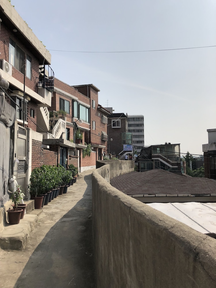 Amuse Guest House - Hostel