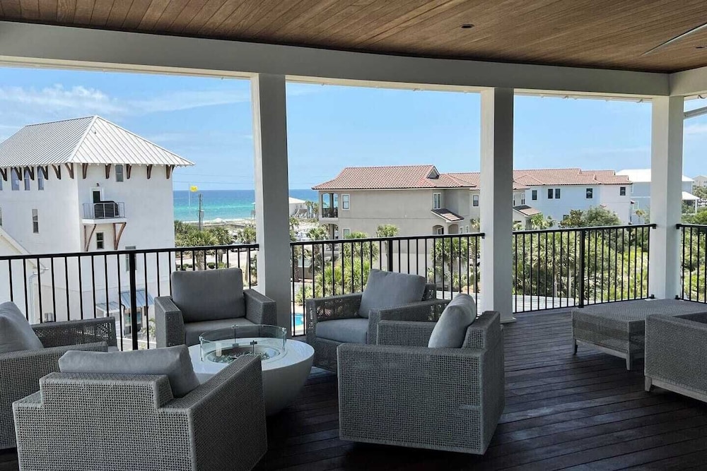 Sunset Pointe 30A by Avantstay Gulf Views, Carriage, Pool