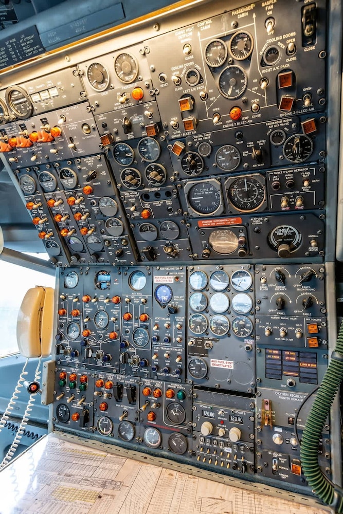 Boeing Airliner Private Jet With hot tub and Sauna