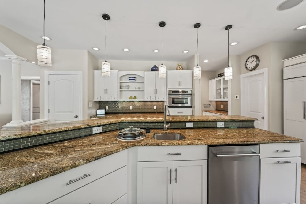Hidden Retreat 4-homes 134 Acres