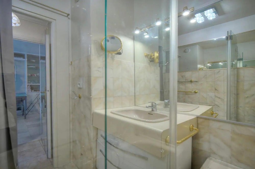 One Bed Apt in the Center of Cannes - 2198