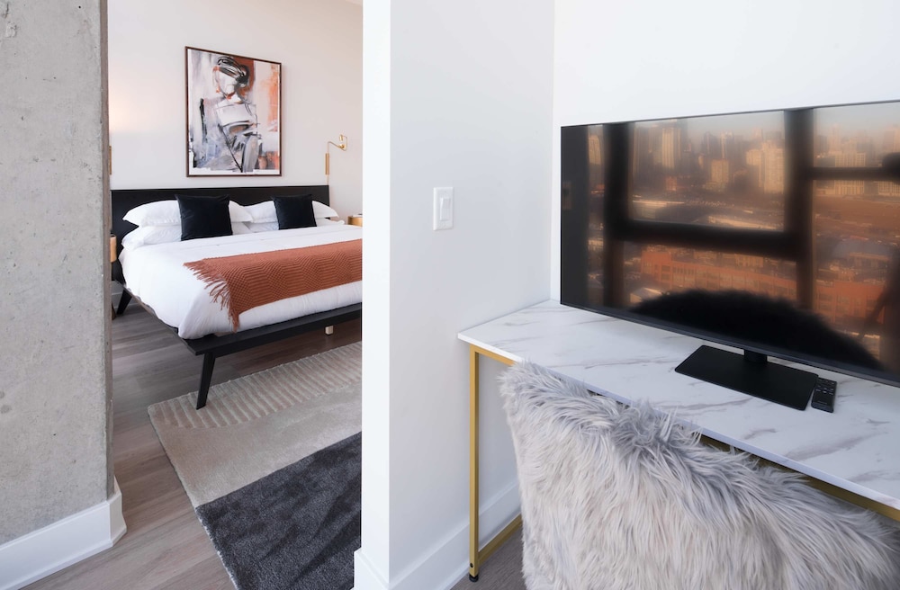 Penthouse Near Fulton Market 3BR Luxury