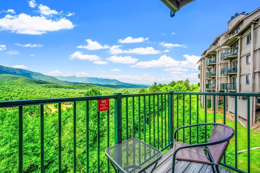 Sleeps 6 Full Kitchen Indoor Pool Mountains Views