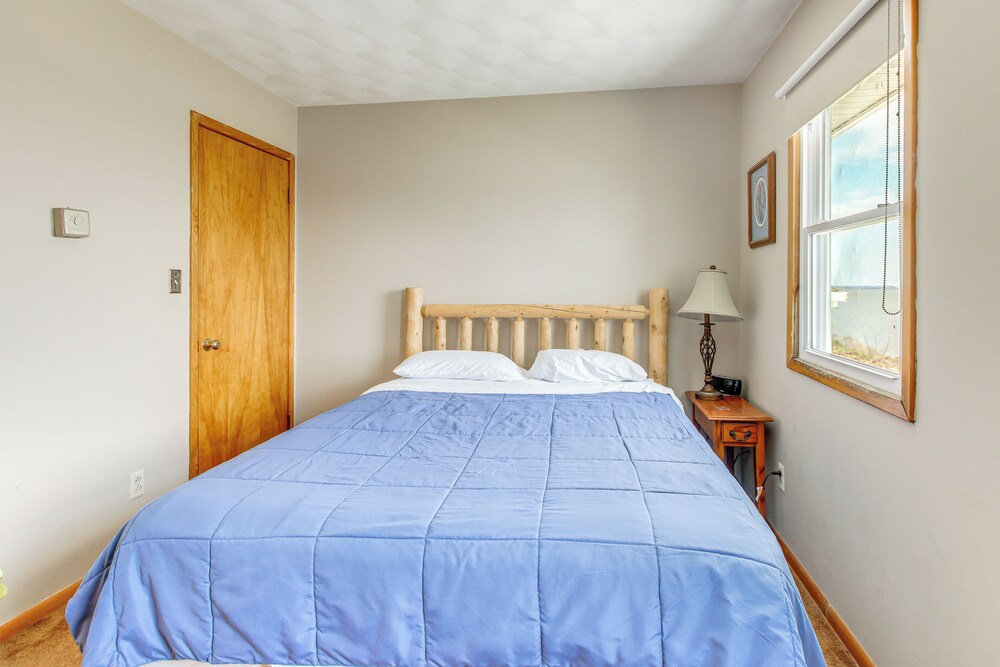 Riverfront Gem w/ Kayaks & Yard in Montrose!