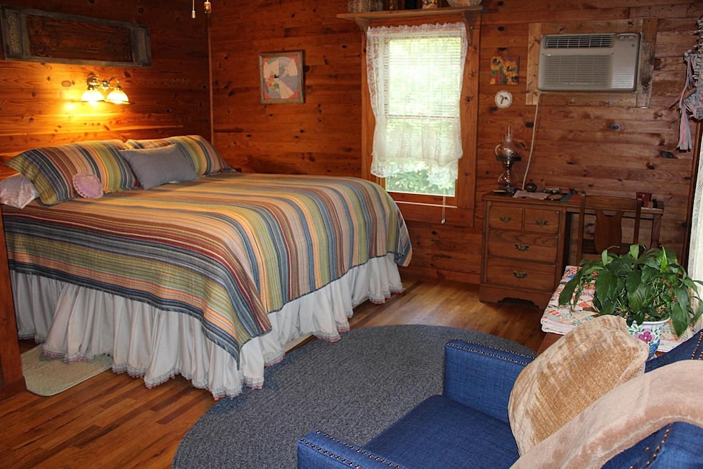 Henson Cove Place B&B with Cabin