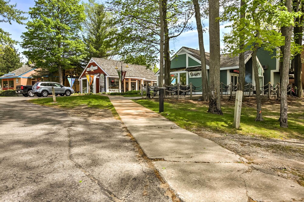 Condo on First Green w/ Deck at Schuss Mountain! view 2
