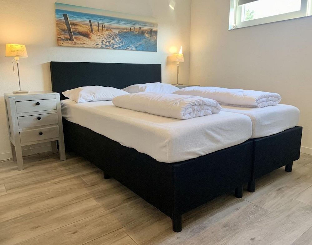 Bungalow in Sint Maartenszee With Veranda