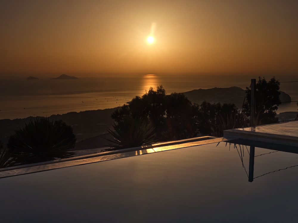 Santorini Heights