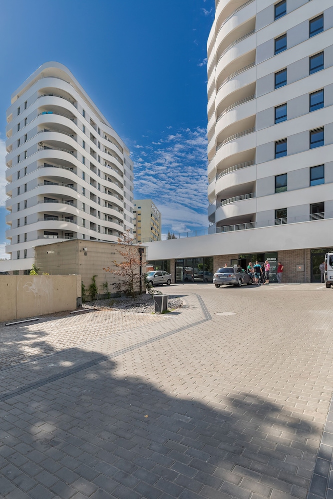Sun Towers Lux by Renters Prestige view 3