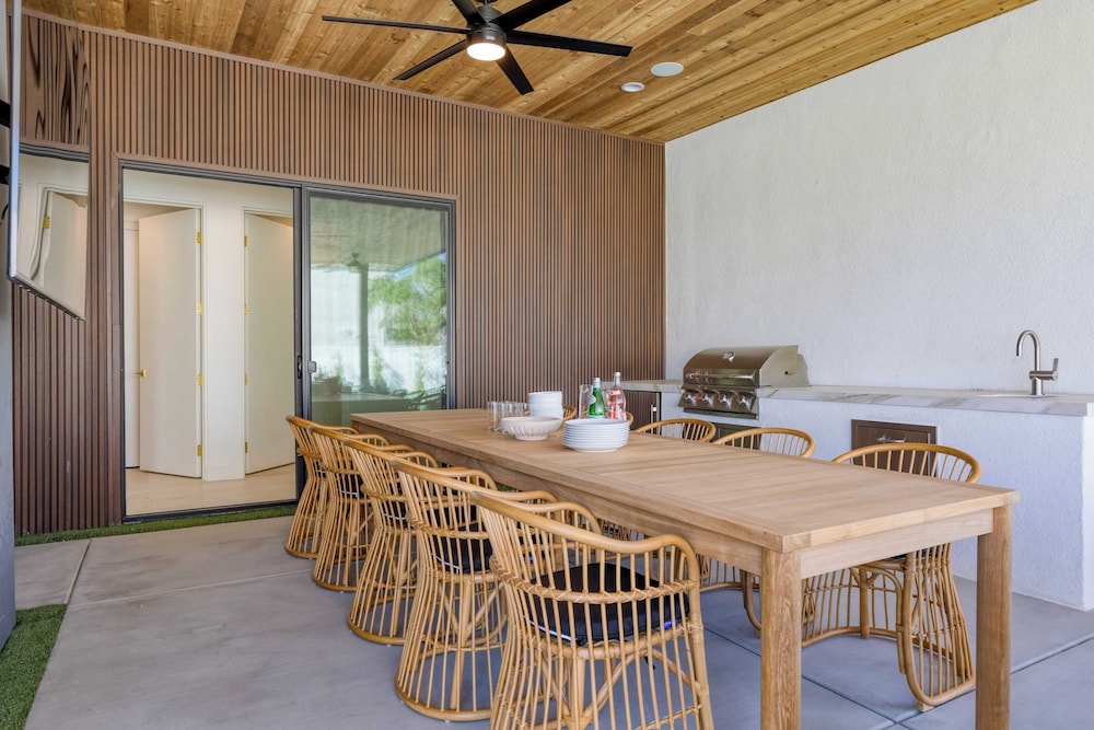 Sleeps 34 2 Villas, Pool, Pickleball + Bocce Polo Villas Elara by Avantstay