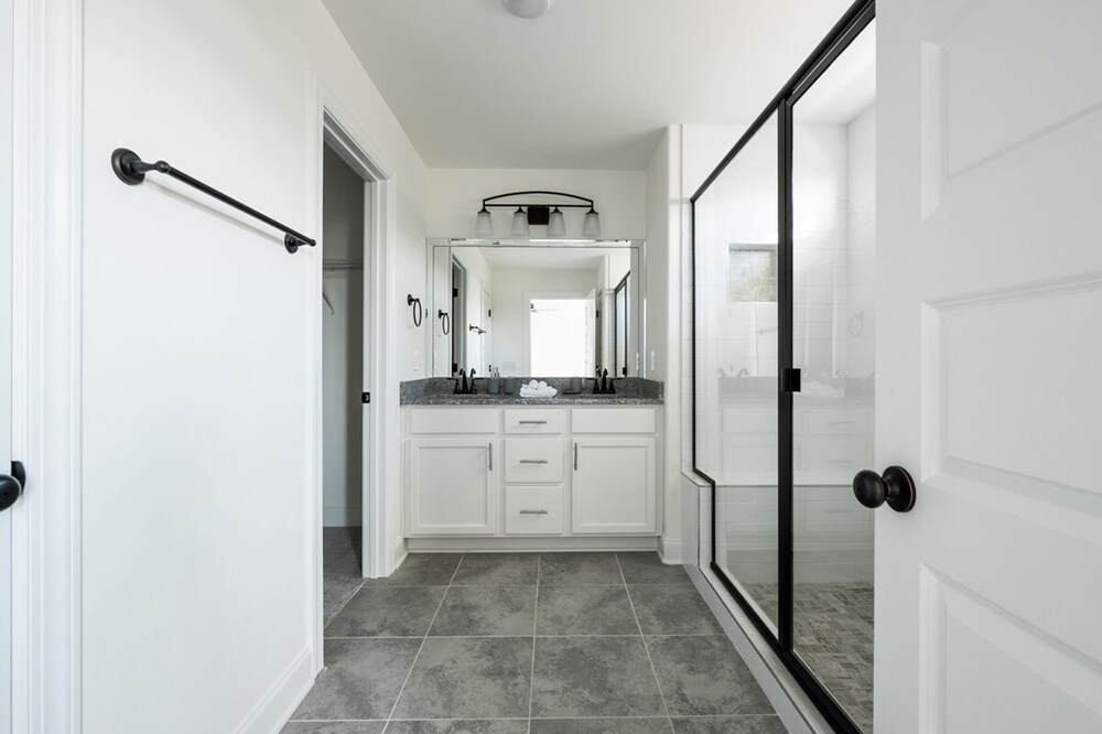 1 King 1 Queen 2 Double Garage Washer Dryer