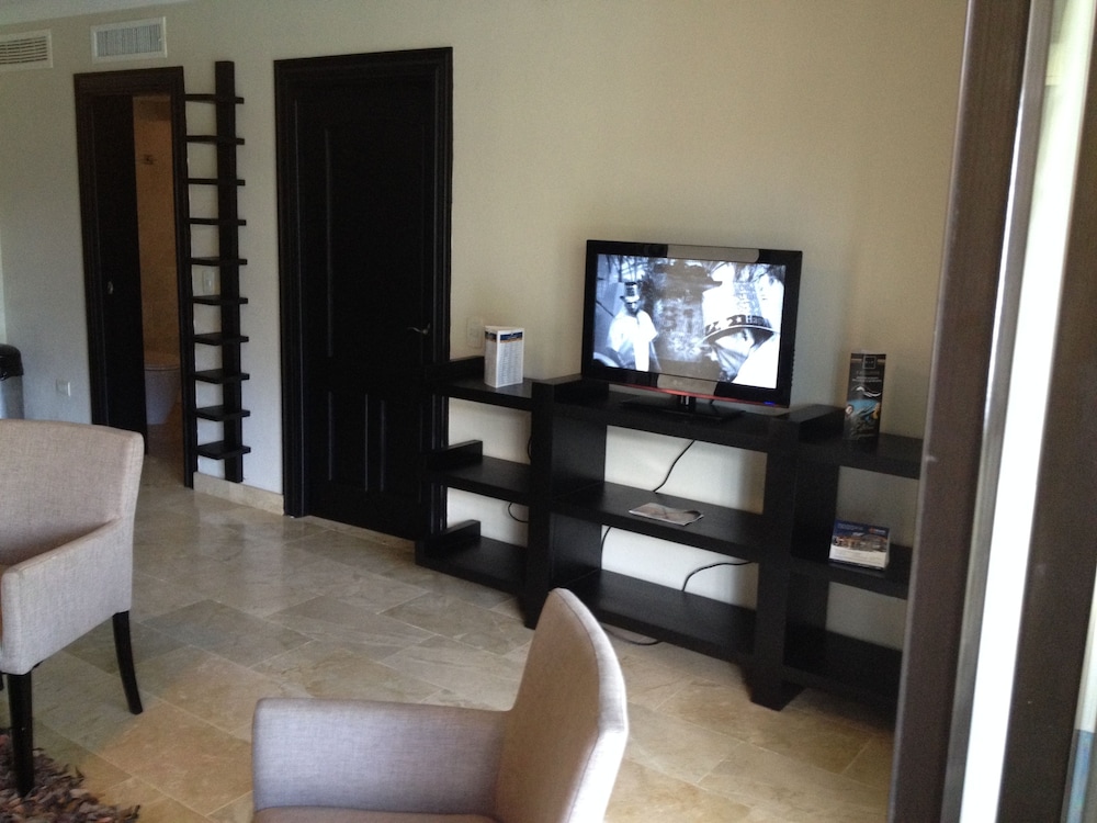 Lifestyle Royal Suites - Property Image 25