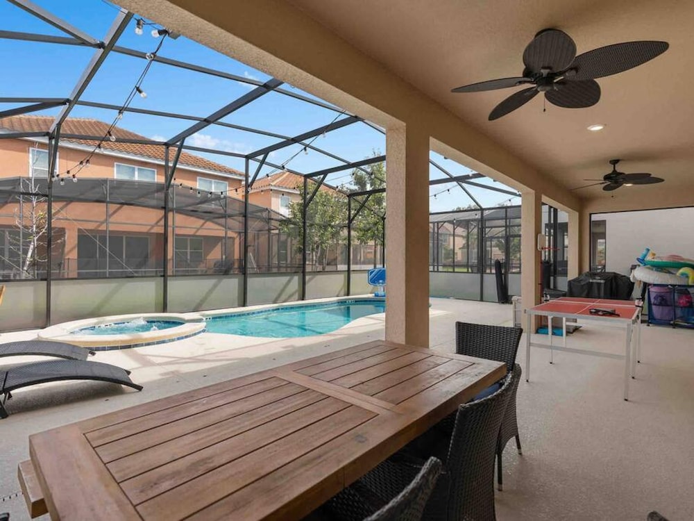 Super Blue- Sleeps 24 w Pool Movie Loft