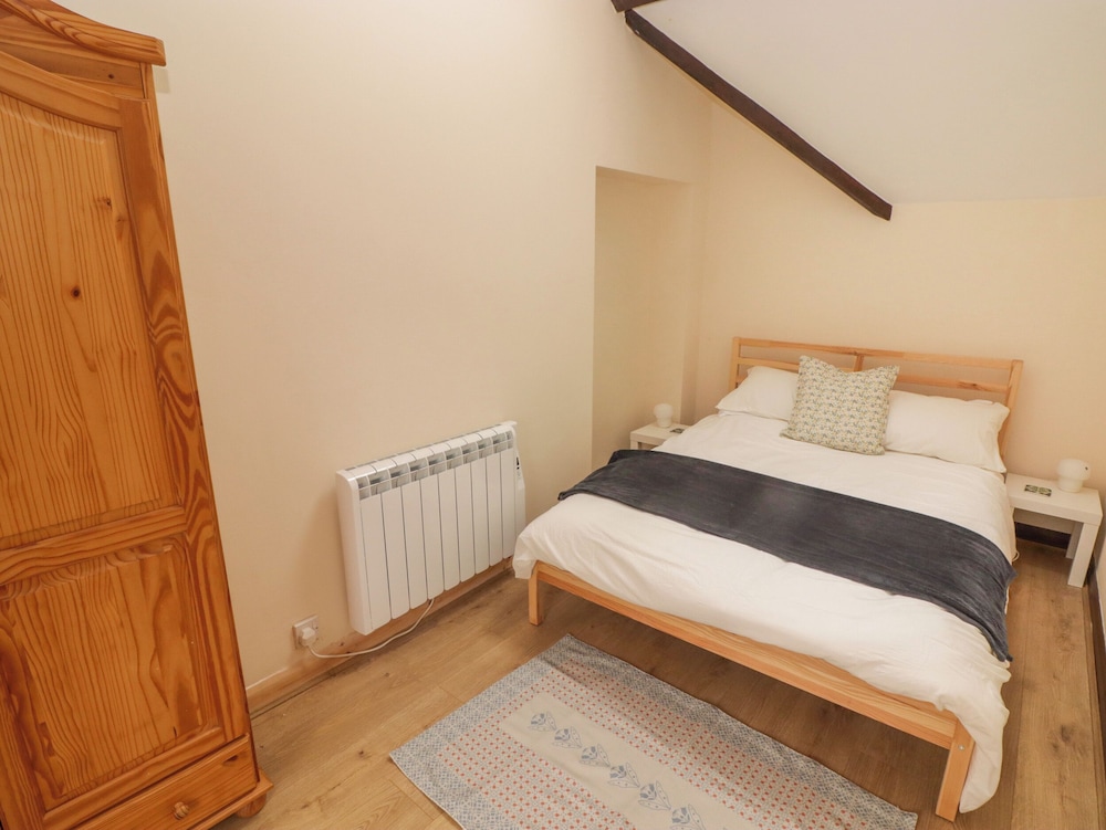 2 Cheriton Cottages