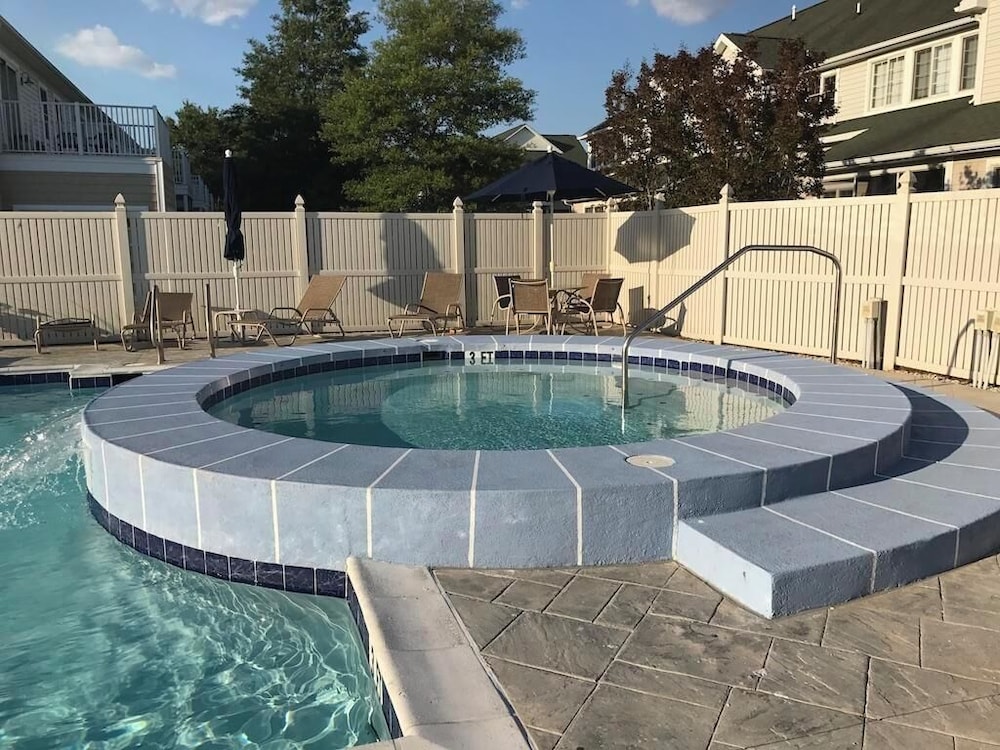 Sandy Bottom Circle 4103