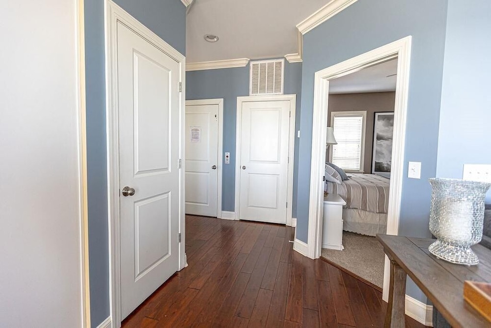R & R By The Sea 4 Bedroom Home by RedAwning