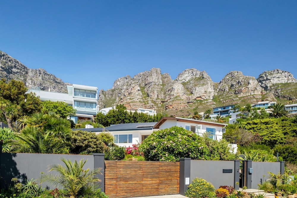 Camps Bay Villa w Pool Gym Studio Aqua Terra