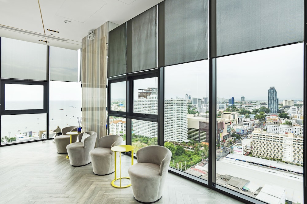 The Base Central Pattaya by Favstay