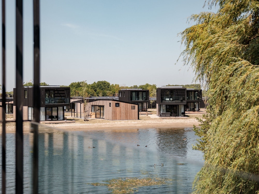 Sustainable Lodge on the Brielse Meer view 4