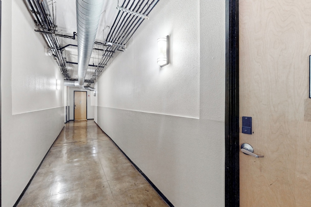 Luxe 1BR Downtown Loft in Historical Building
