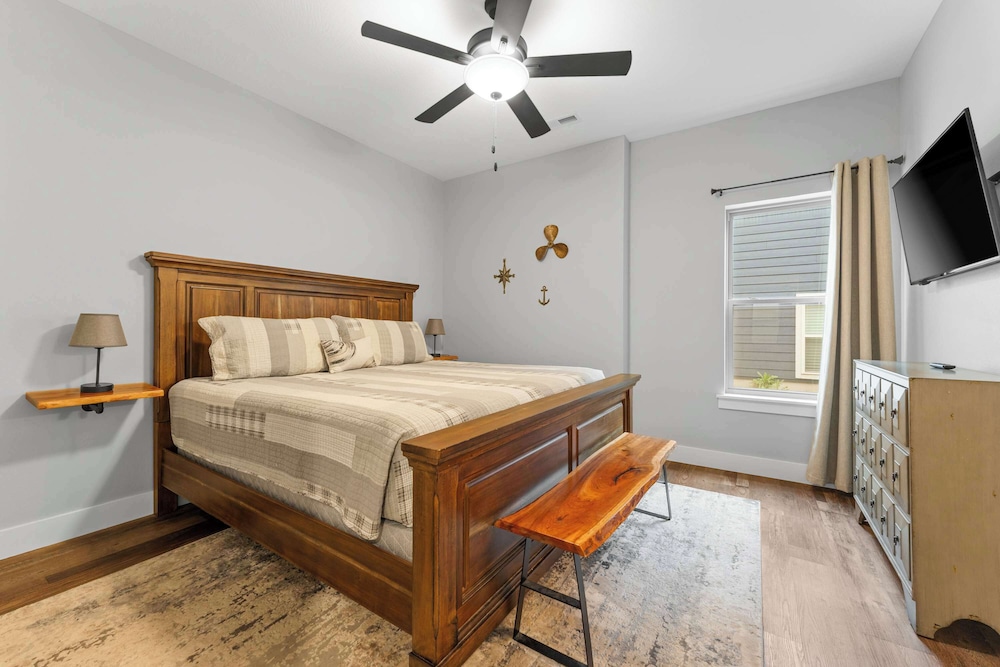 Green Wood Getaway for 18