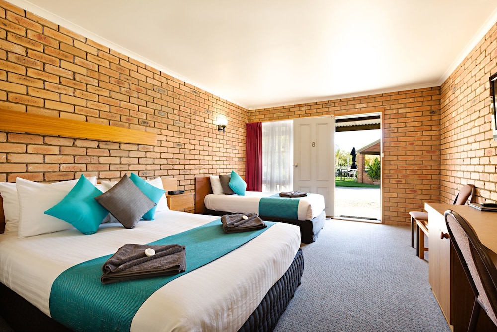 Statesman Motor Inn