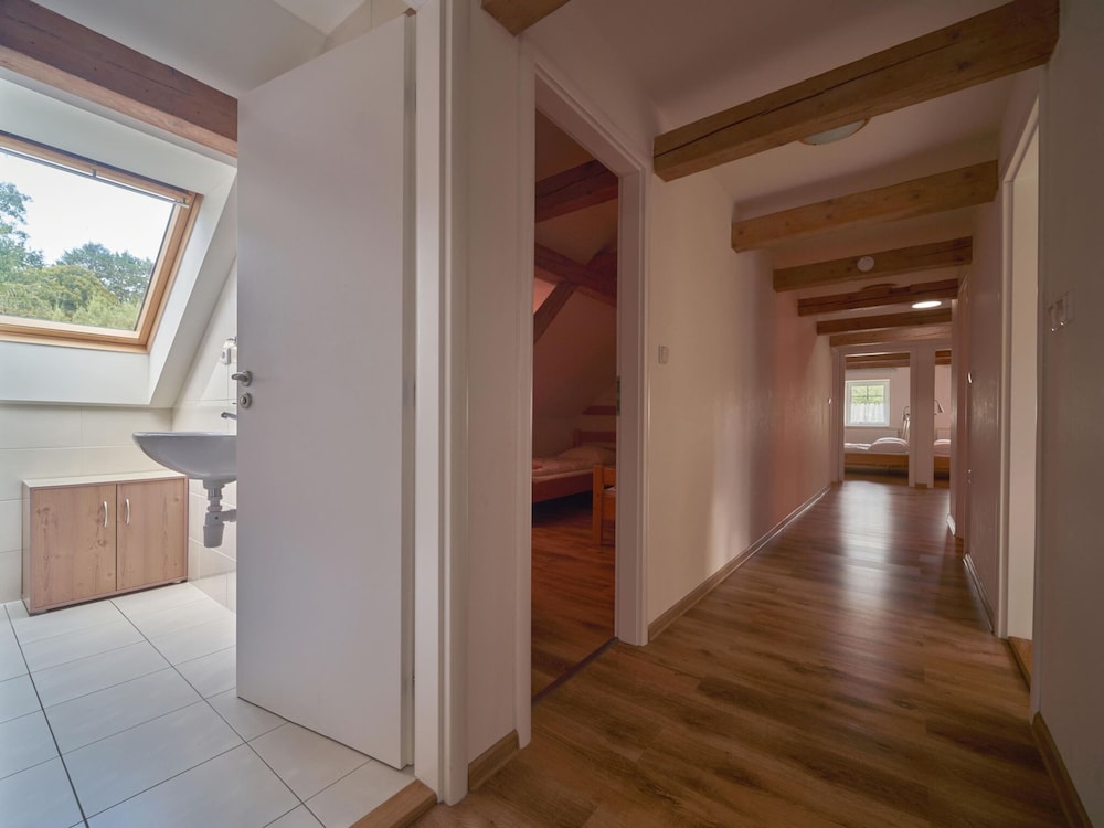 Spacious Mountain Retreat view 3