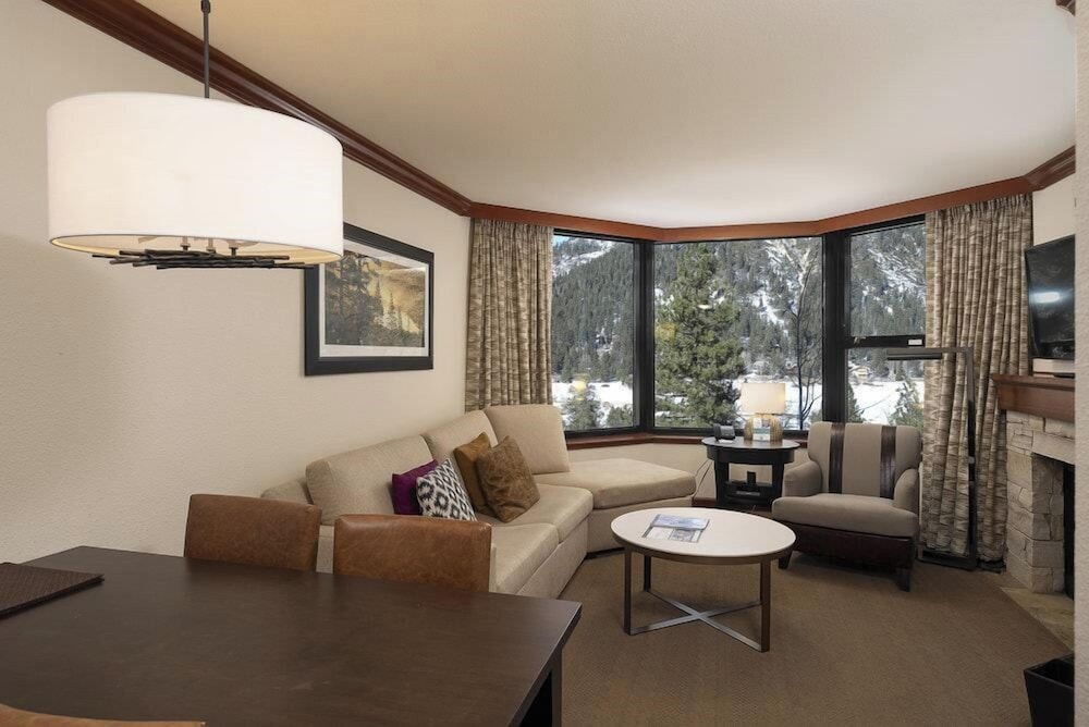 1BR Condo w/ Access to Resort Pools, Spa & Gym