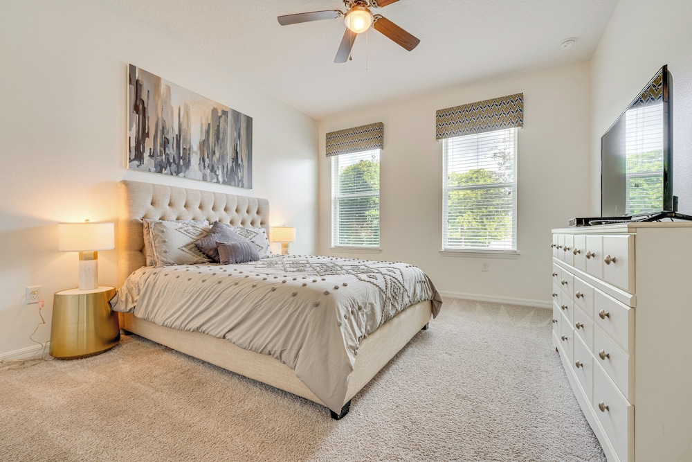 Home Near Theme Parks in Kissimmee: Family Perks!
