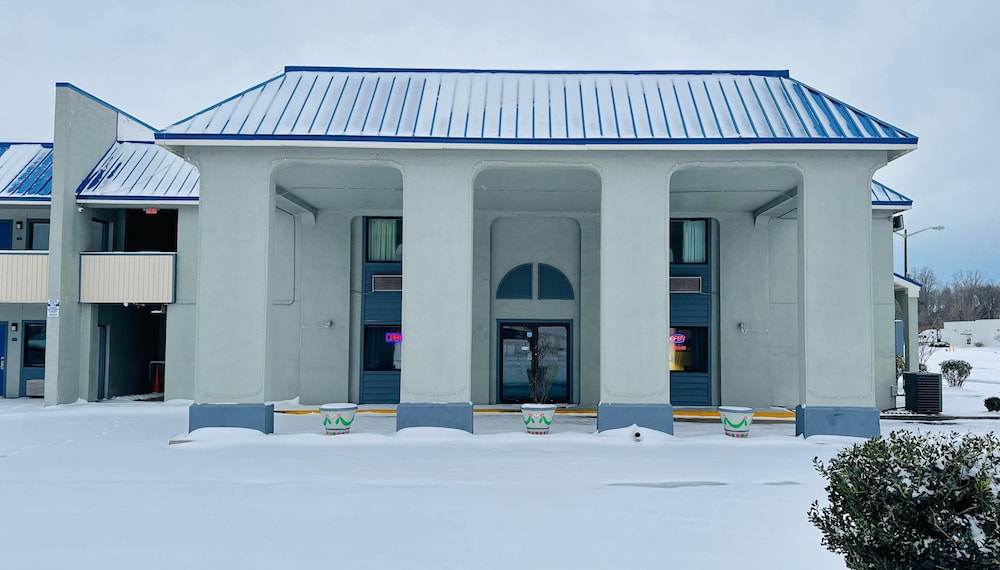 Rodeway Inn & Suites Plymouth Hwy 64