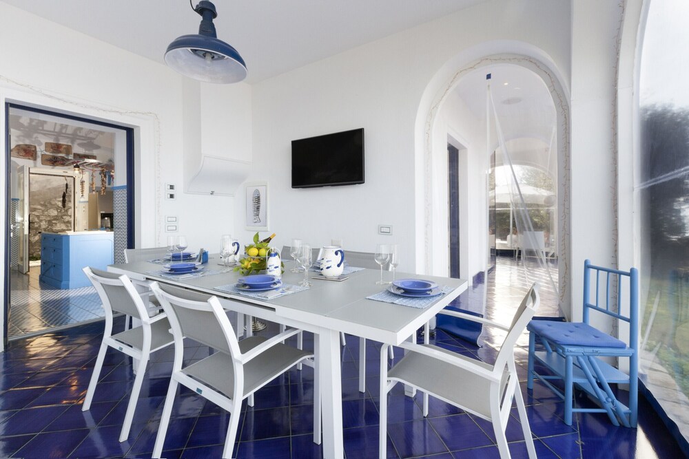 Villa Blue Skyline