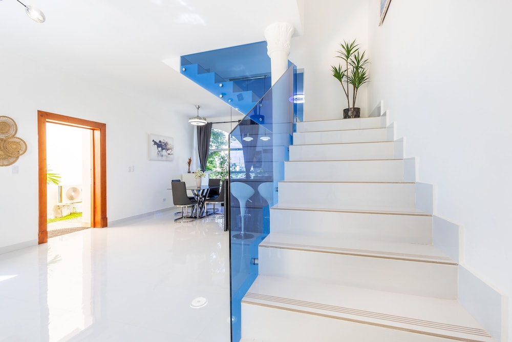 New Stylish 3BR Villa With Private Pool Terrace