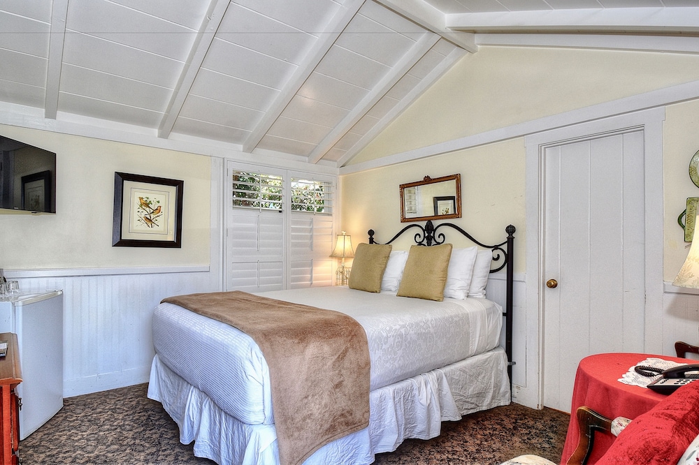 Monterey Vacations - Carmel Green Lantern Inn - Property Image 4