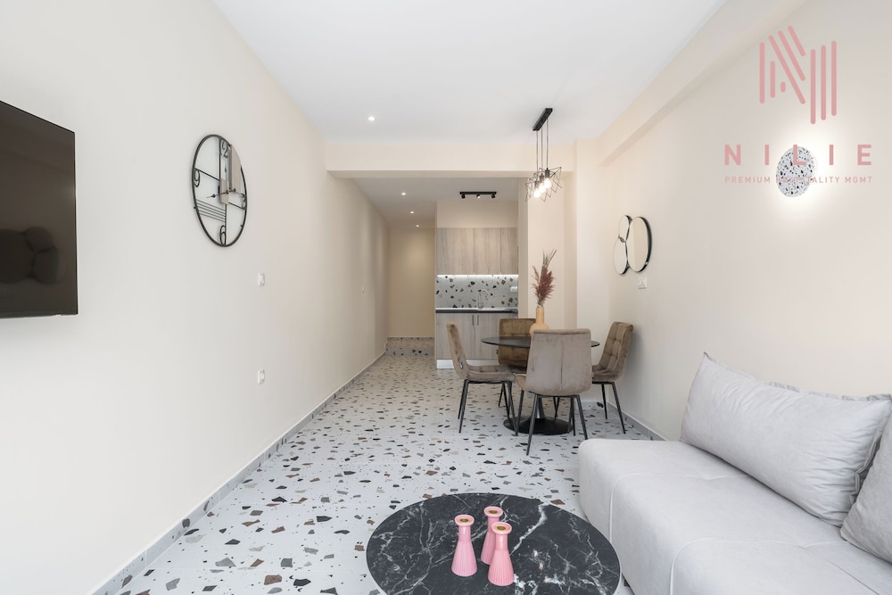 Phedra Studios Nilie Hospitality MGMT
