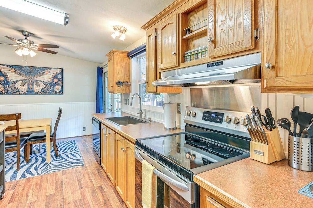 Creekside Buena Vista Retreat: Walk to Main St!