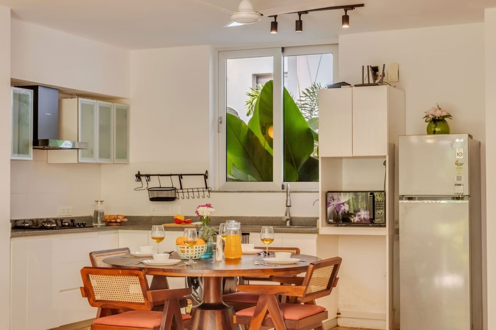 Stylish 2BR w Pool Near Candolim and Coco Beach