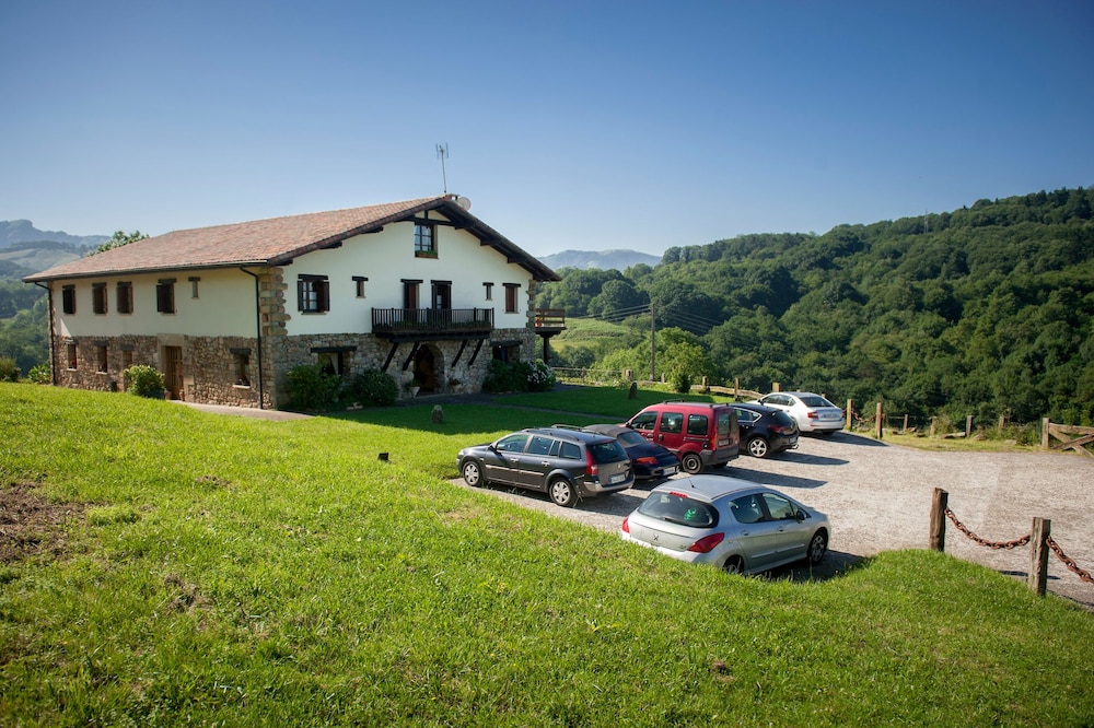 Casa Peluaga