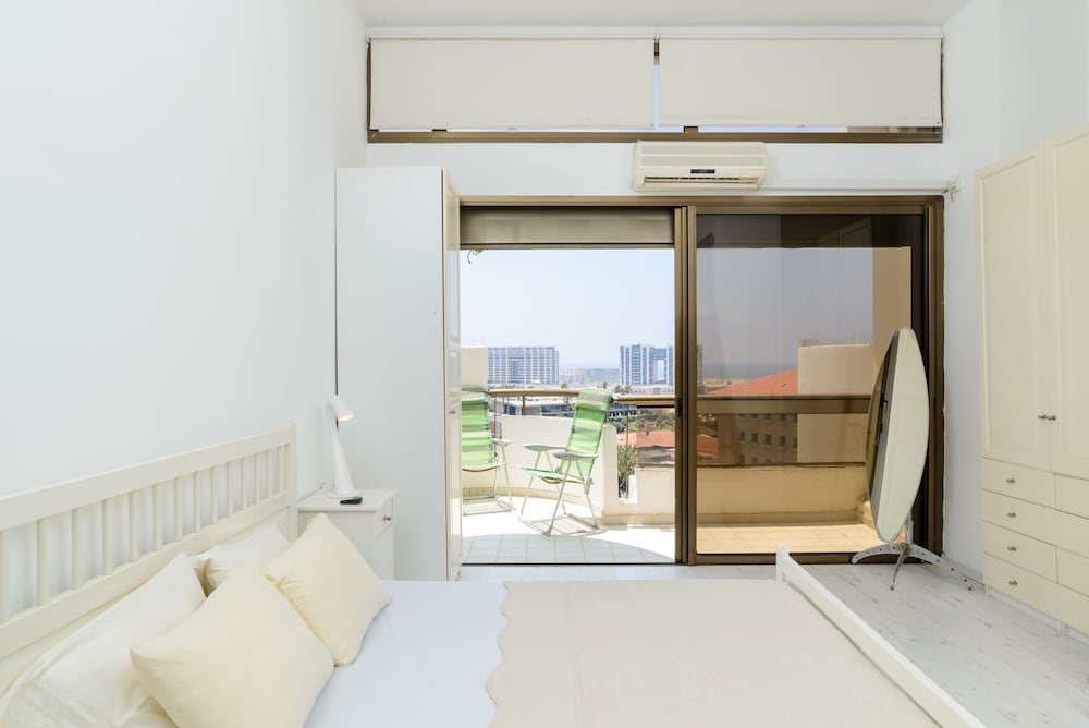 3BR Apt Steps from Sea W Parking, photo 23