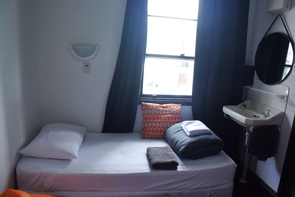 BoBs Hostel
