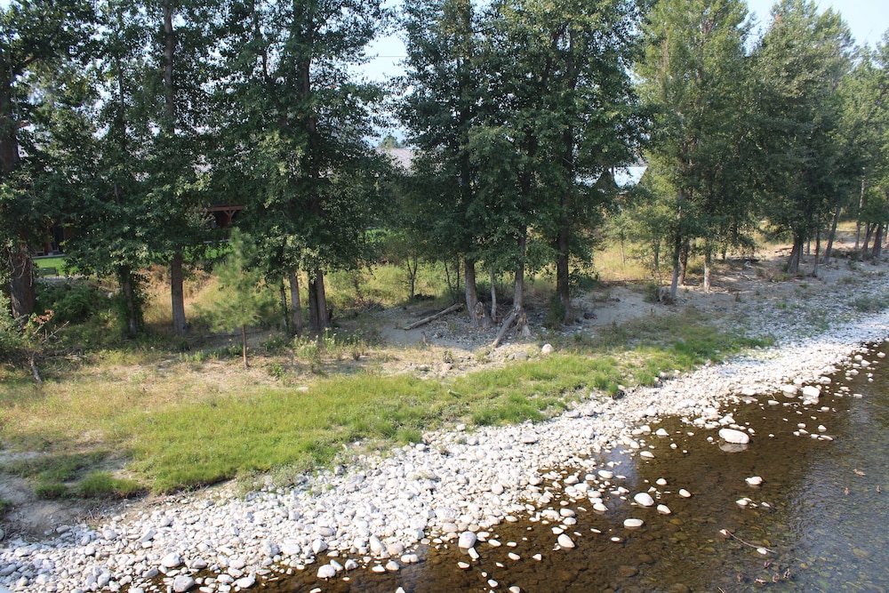 Methow River Lodge & Cabins