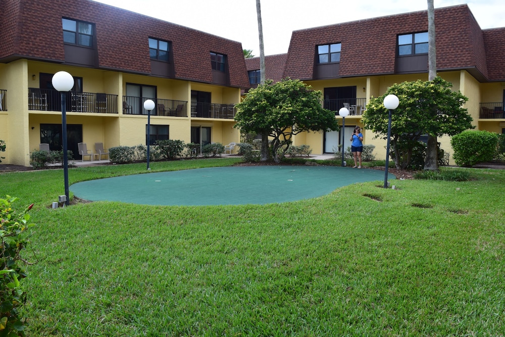Cocoa Beach Club by Happy Palm Stays