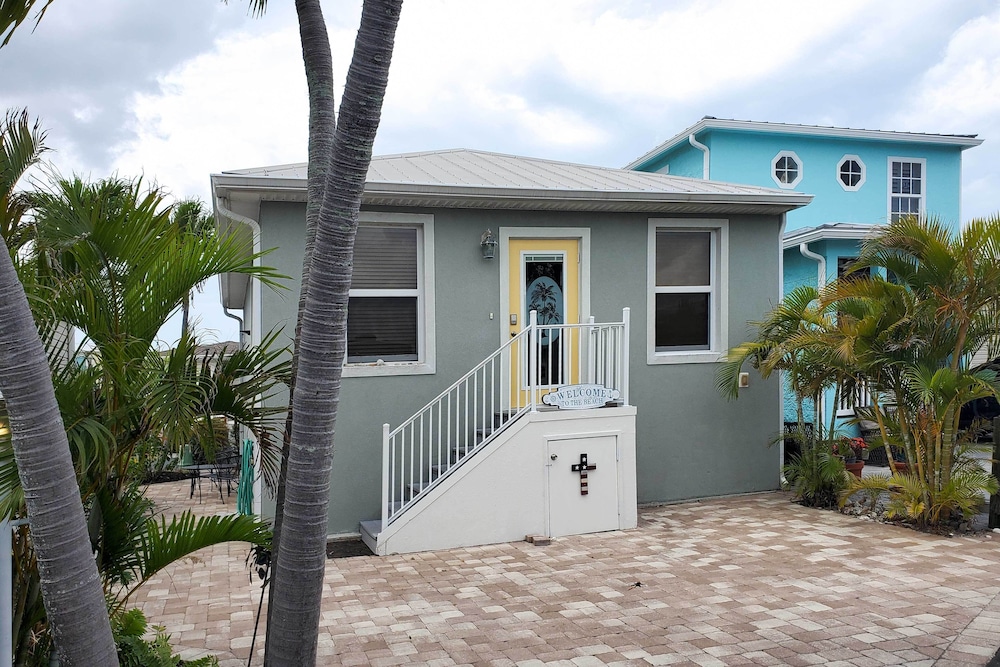 South Hutchinson Island Cottage w/ Beach Access! view 3