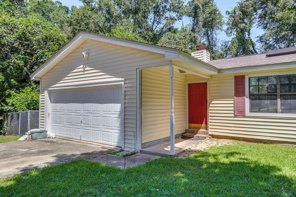 Quiet & Convenient Tallahassee Home, 4 Mi to Lake!
