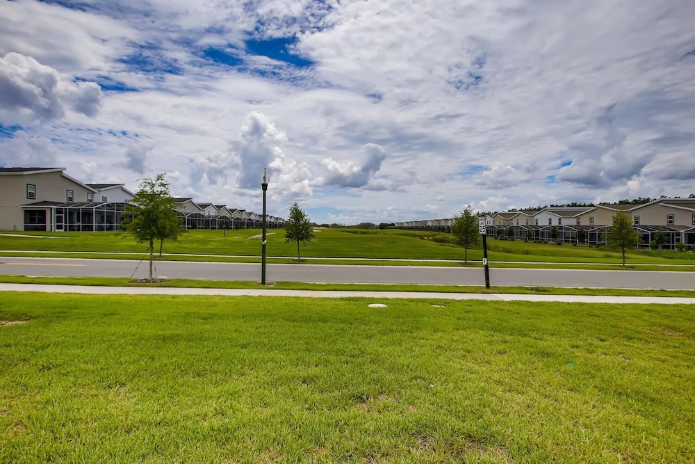 8908 CC - 5BR Luxury Home: Private Pool