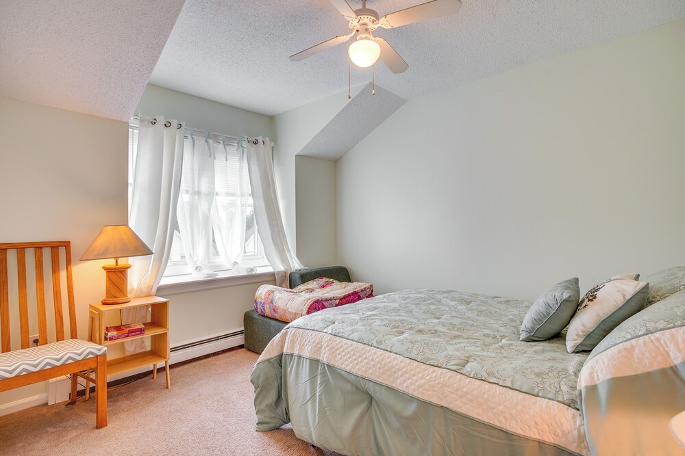 2 Blocks to Beach: Walkable Woodmont Village Home