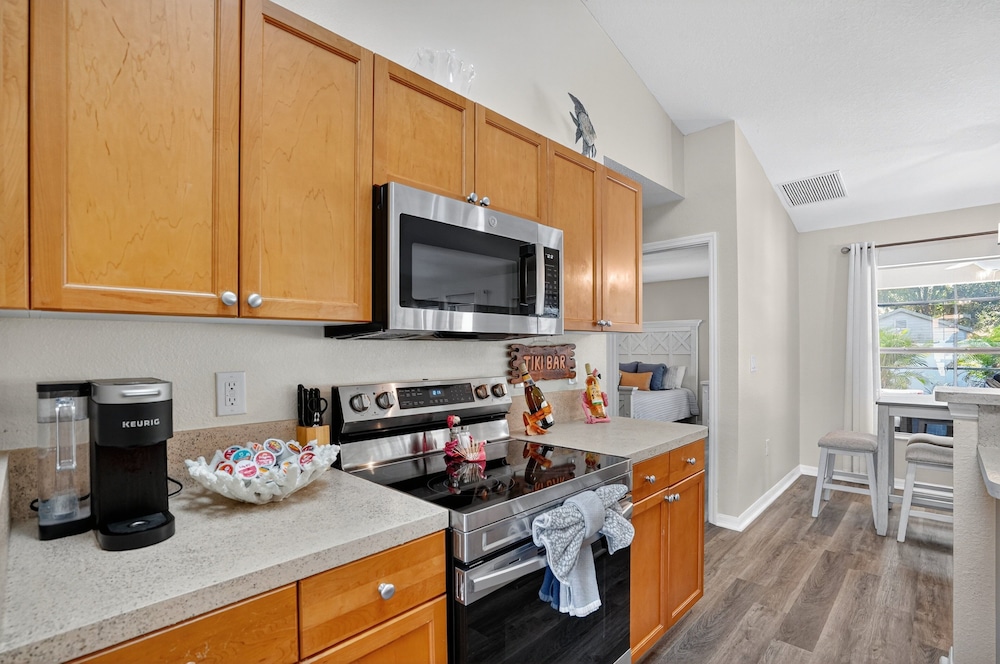 Spacious 4br Retreat With Heated Pool & Spa 4 Bedroom Home