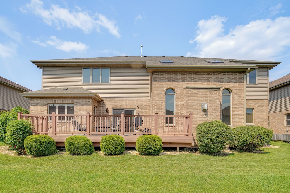 Game Room & Deck: Family Home in Chicago Area!