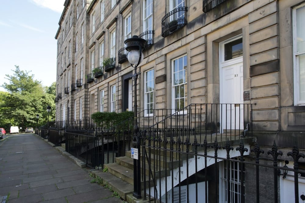 Grand New Town 2 Bedroom in Central Edinburgh