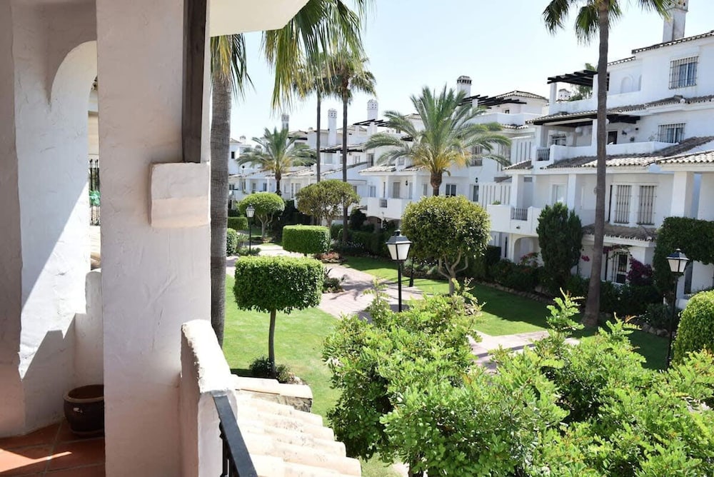 Bright 2 Bedroom First Floor F-4